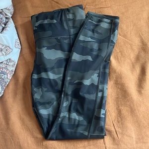 Athleta camo contender 7/8 tight!